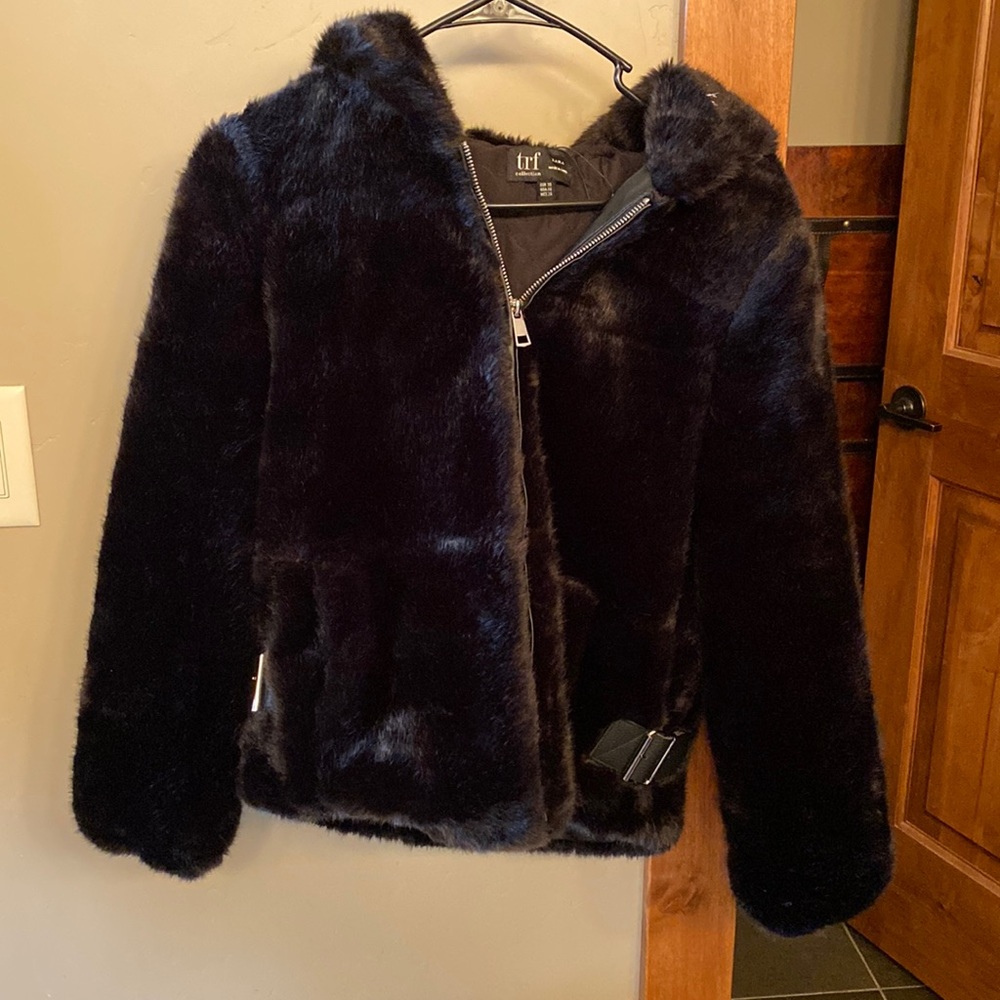 NWOT zara faux fur coat XS with side leather/silver detail